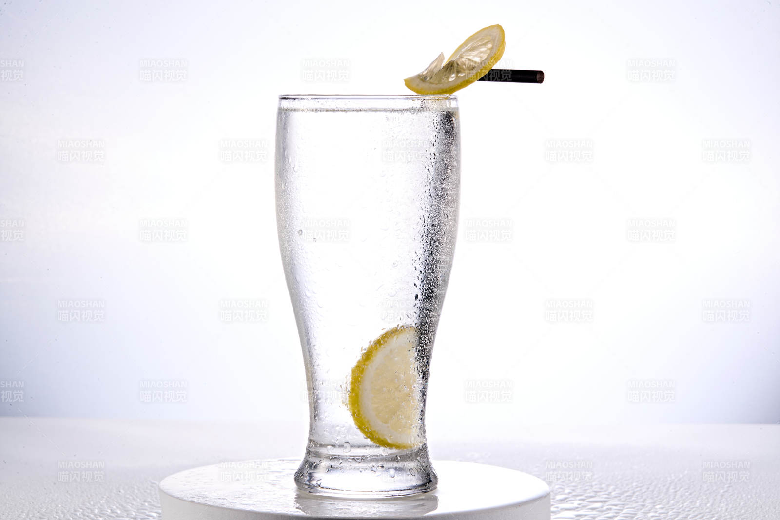 酒吧调制含酒精类饮品图片