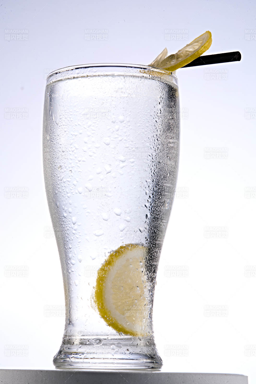 酒吧调制含酒精类饮品图片