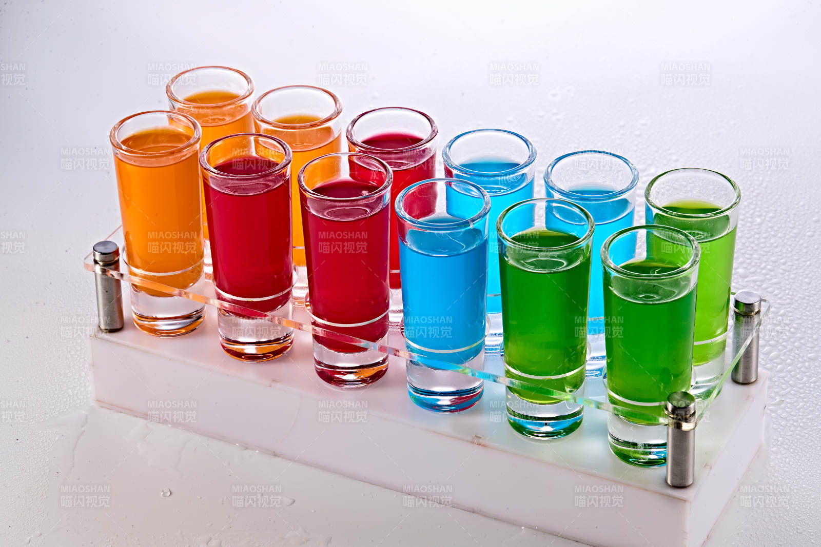 酒吧调制含酒精类饮品图片