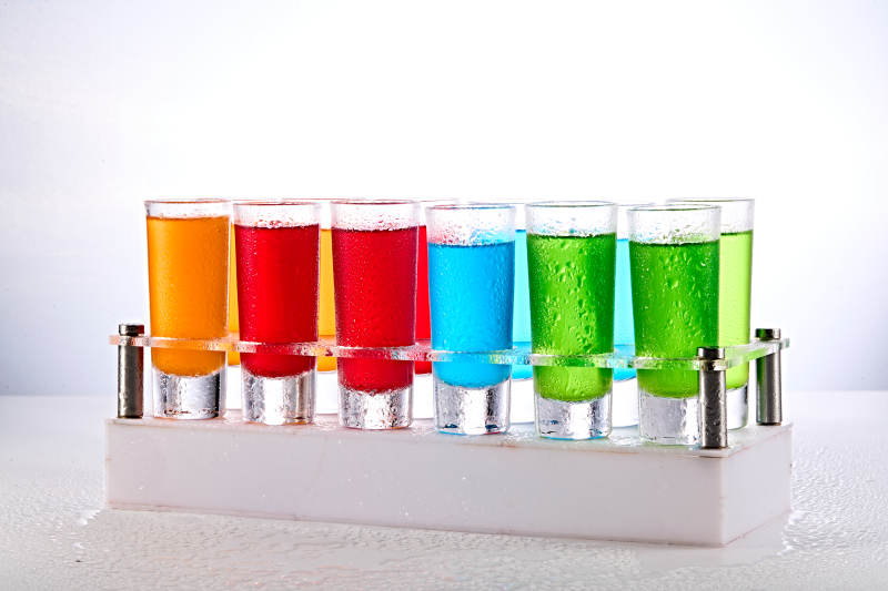 酒吧调制含酒精类饮品图片