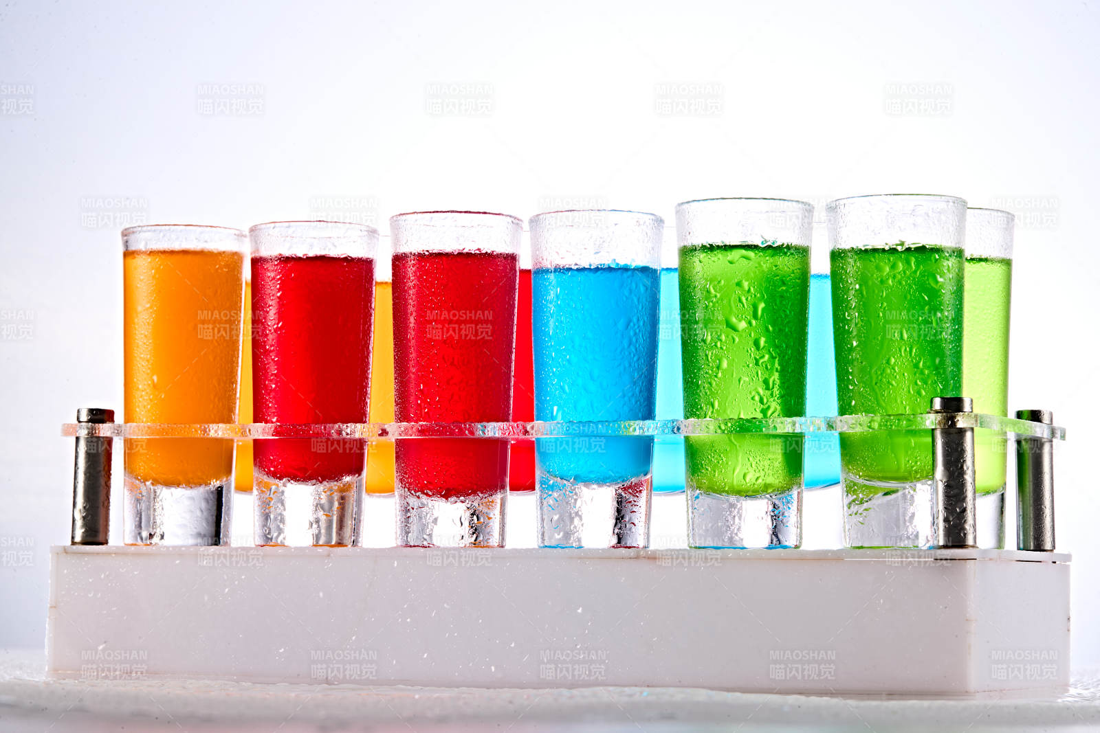 酒吧调制含酒精类饮品图片