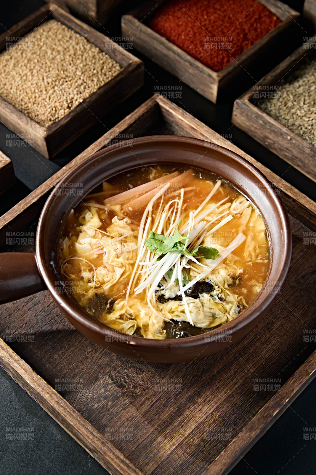 砂锅鸡蛋火腿酸辣汤图片