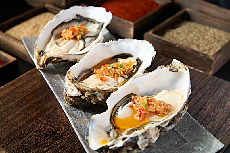 美味炭烤乳山大生蚝图片