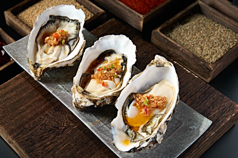 美味炭烤乳山大生蚝图片
