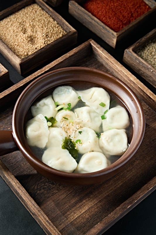 砂锅清汤煮现包汤饺图片