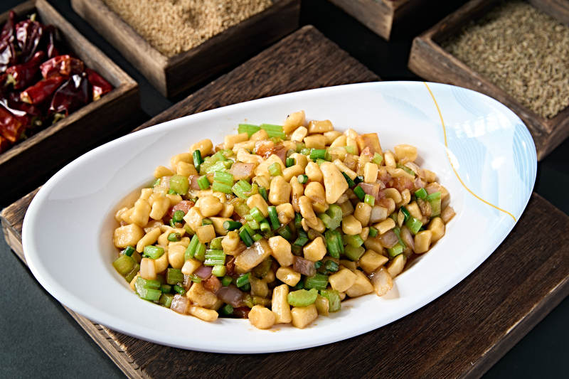 西芹韭菜洋葱炒疙瘩图片