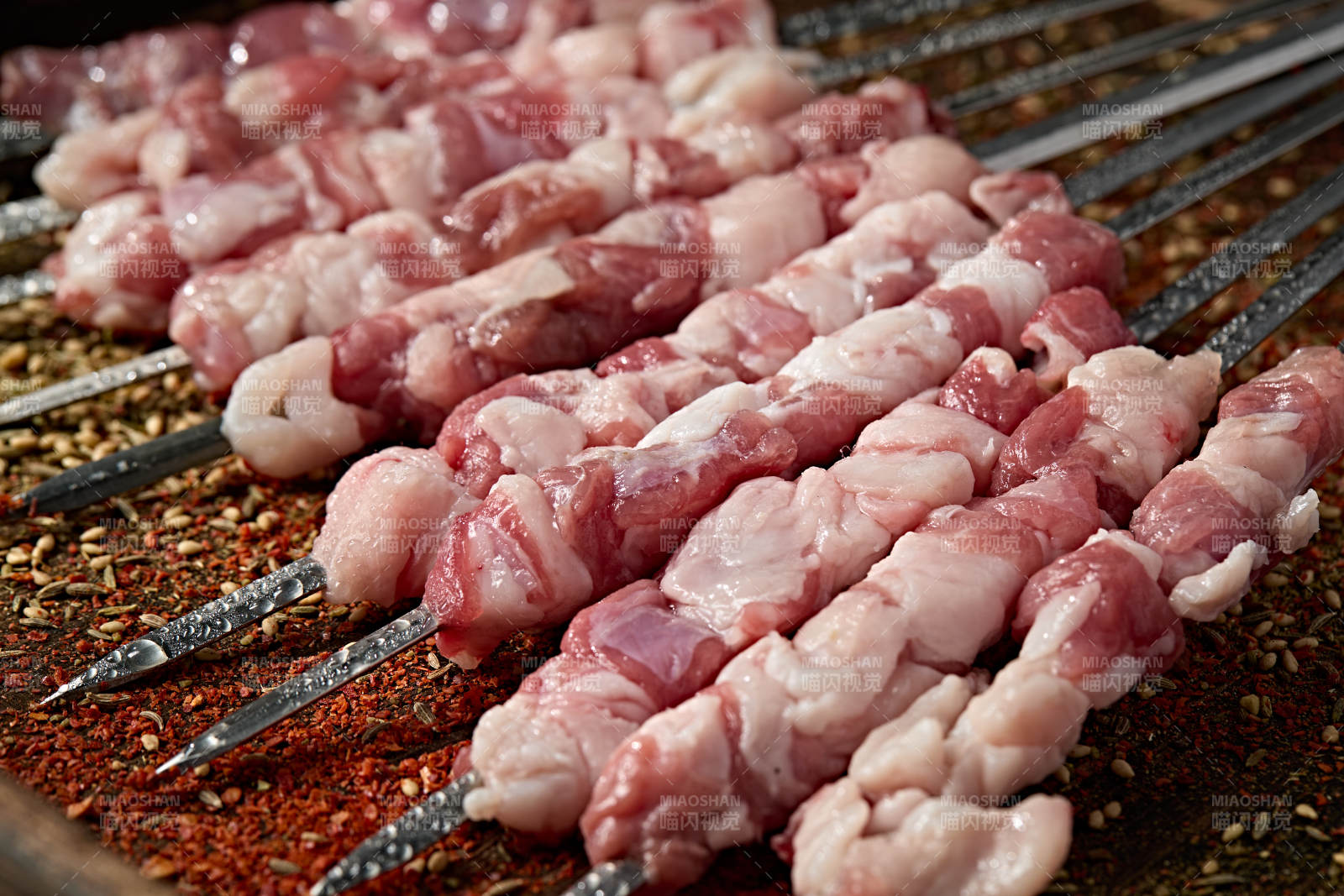 美味烧烤生鲜羊肉筋串图片