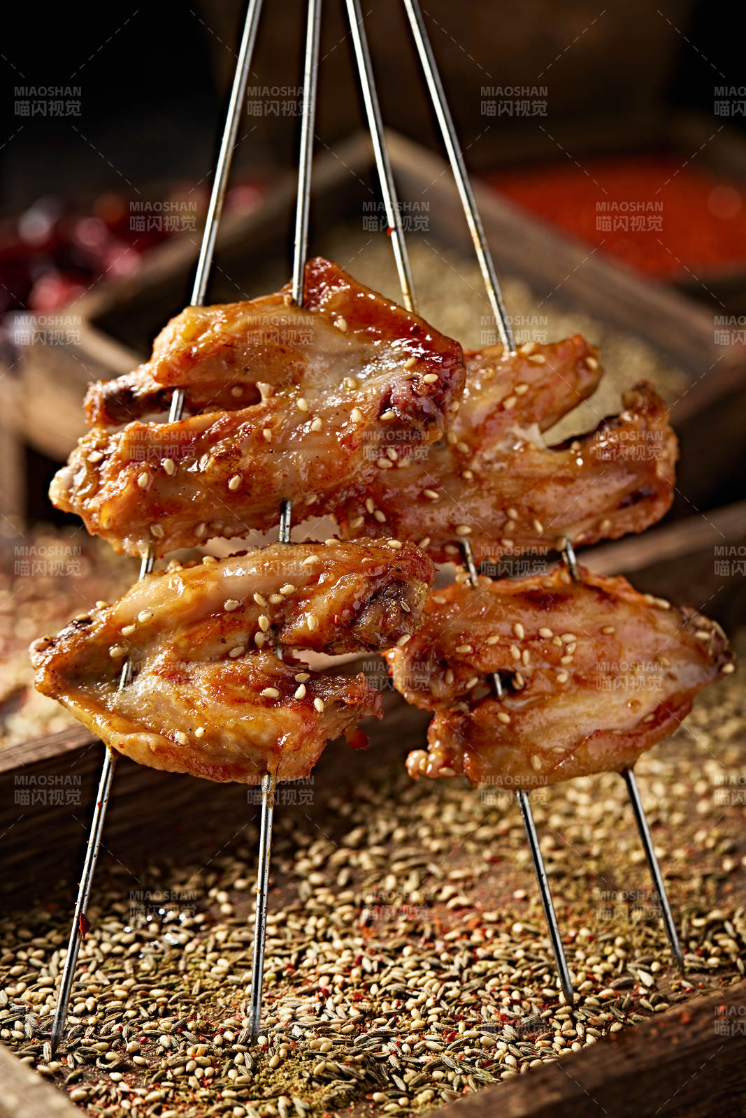 特色烧烤炭烤鸡翅中图片
