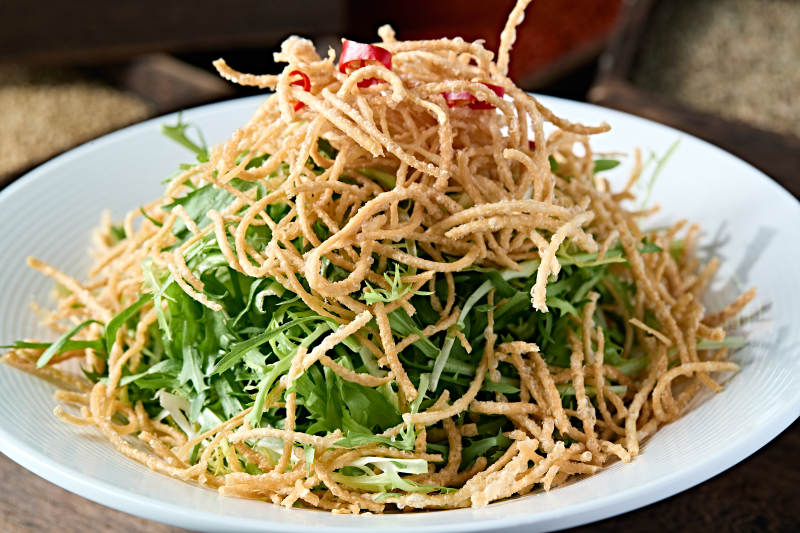 油炸馓子丝凉拌苦菊图片