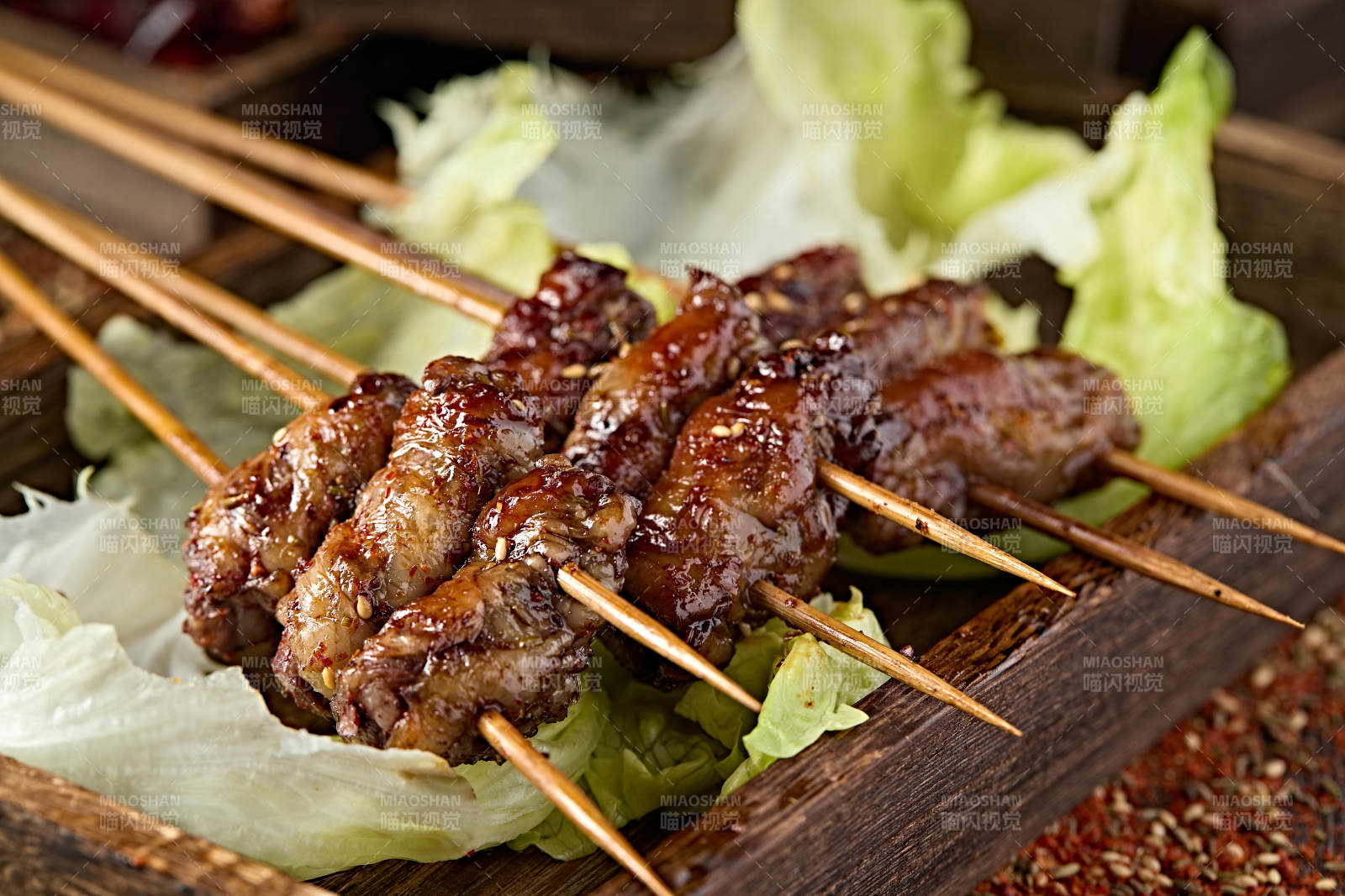 美味烧烤炭烤裹油羊肝图片