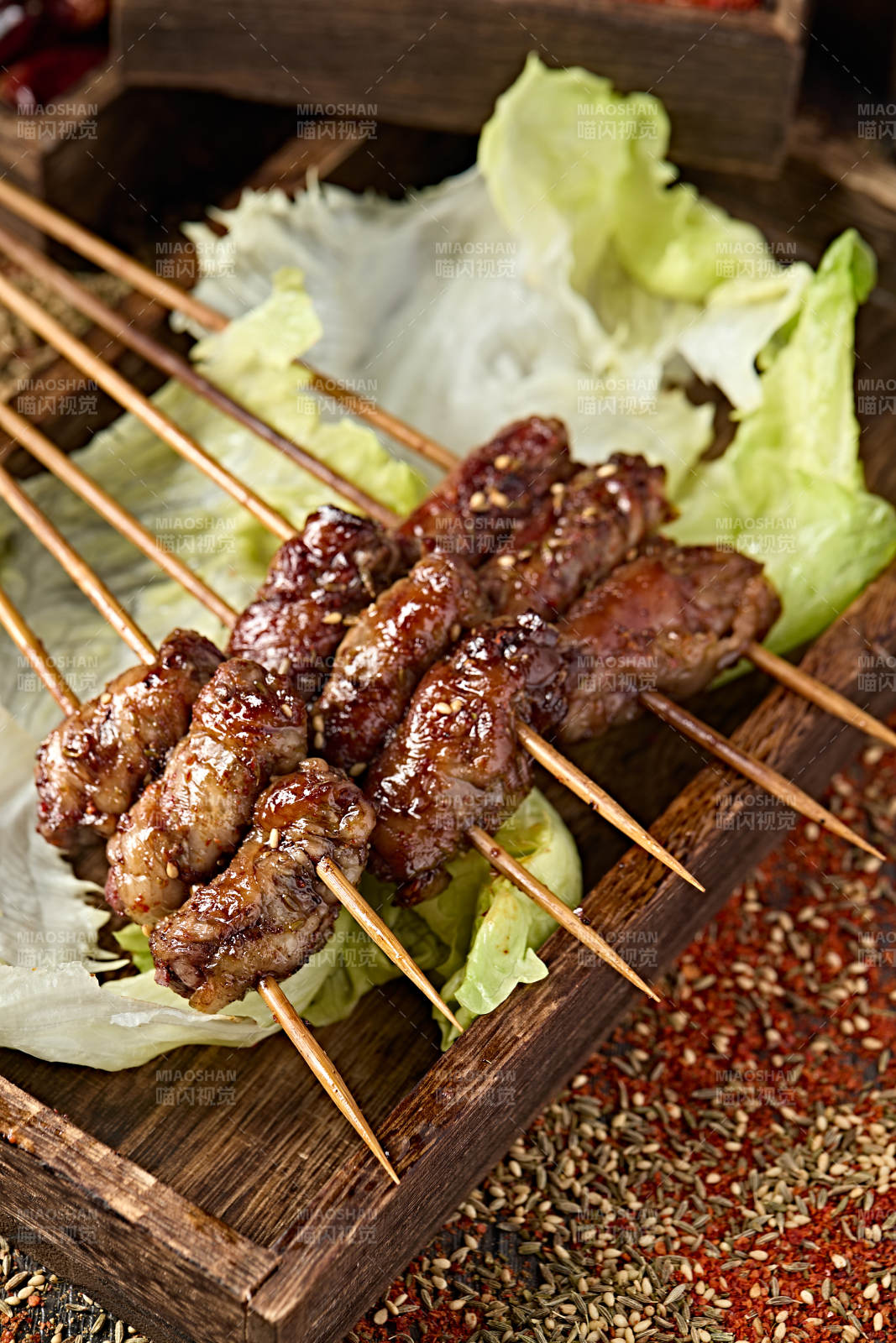 美味烧烤炭烤裹油羊肝图片