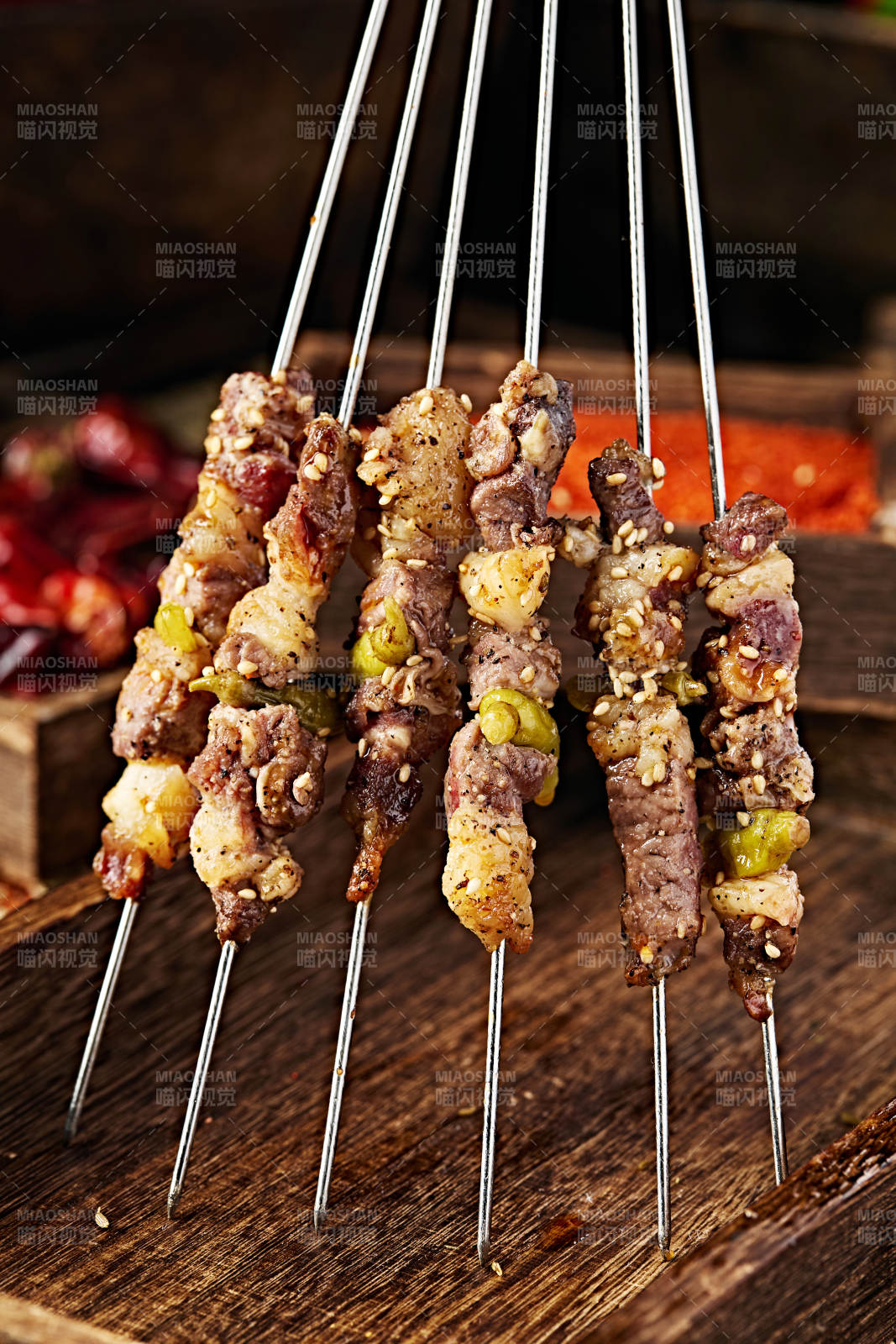 美味烧烤炭烤羊肉野山椒串图片