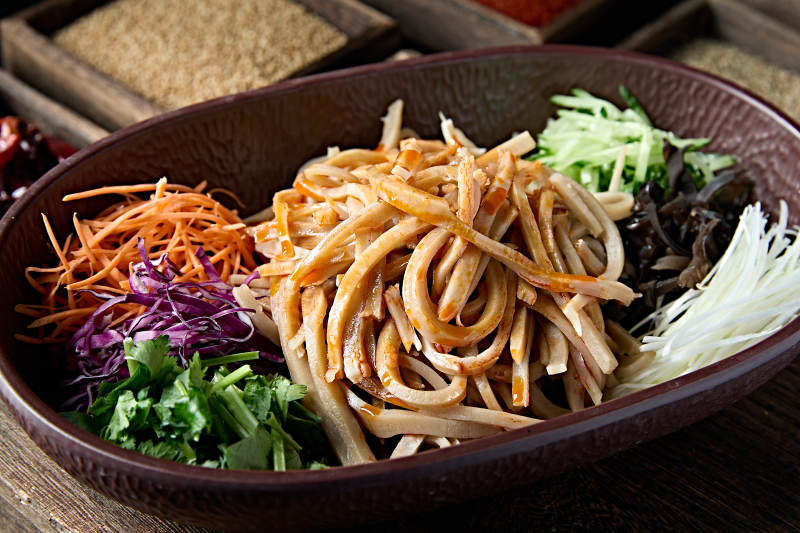 五彩菜丝凉拌荞面粉坨图片