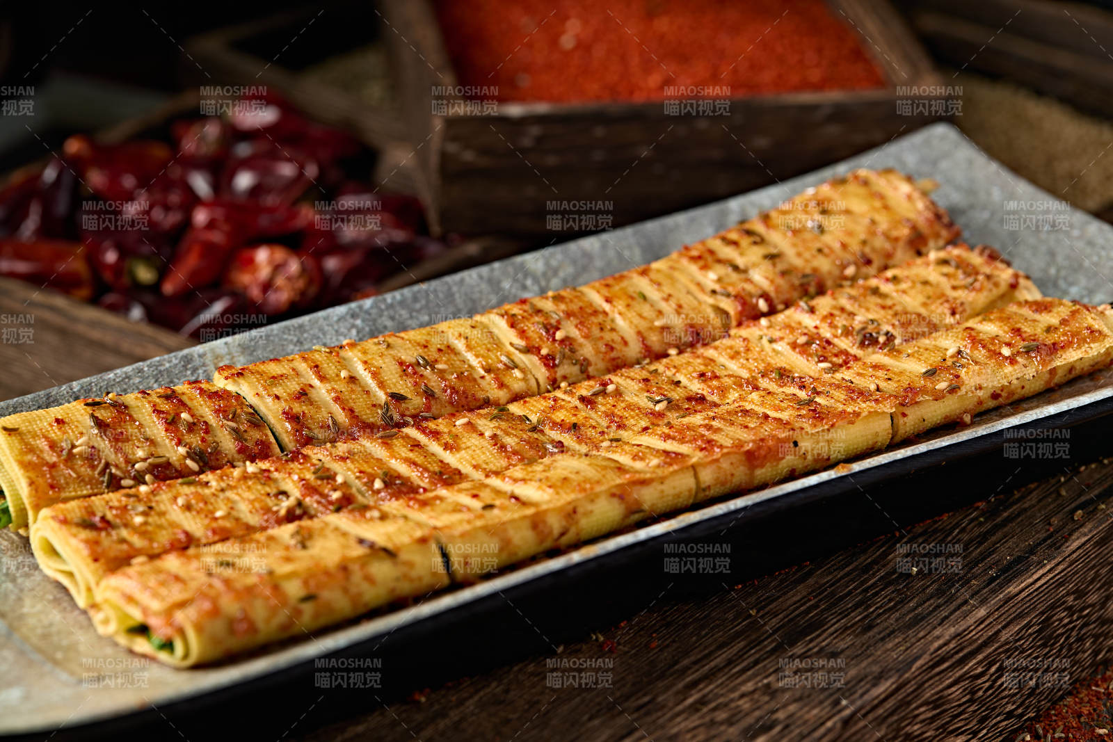 锦州特色烧烤炭烤干豆腐卷切段图片