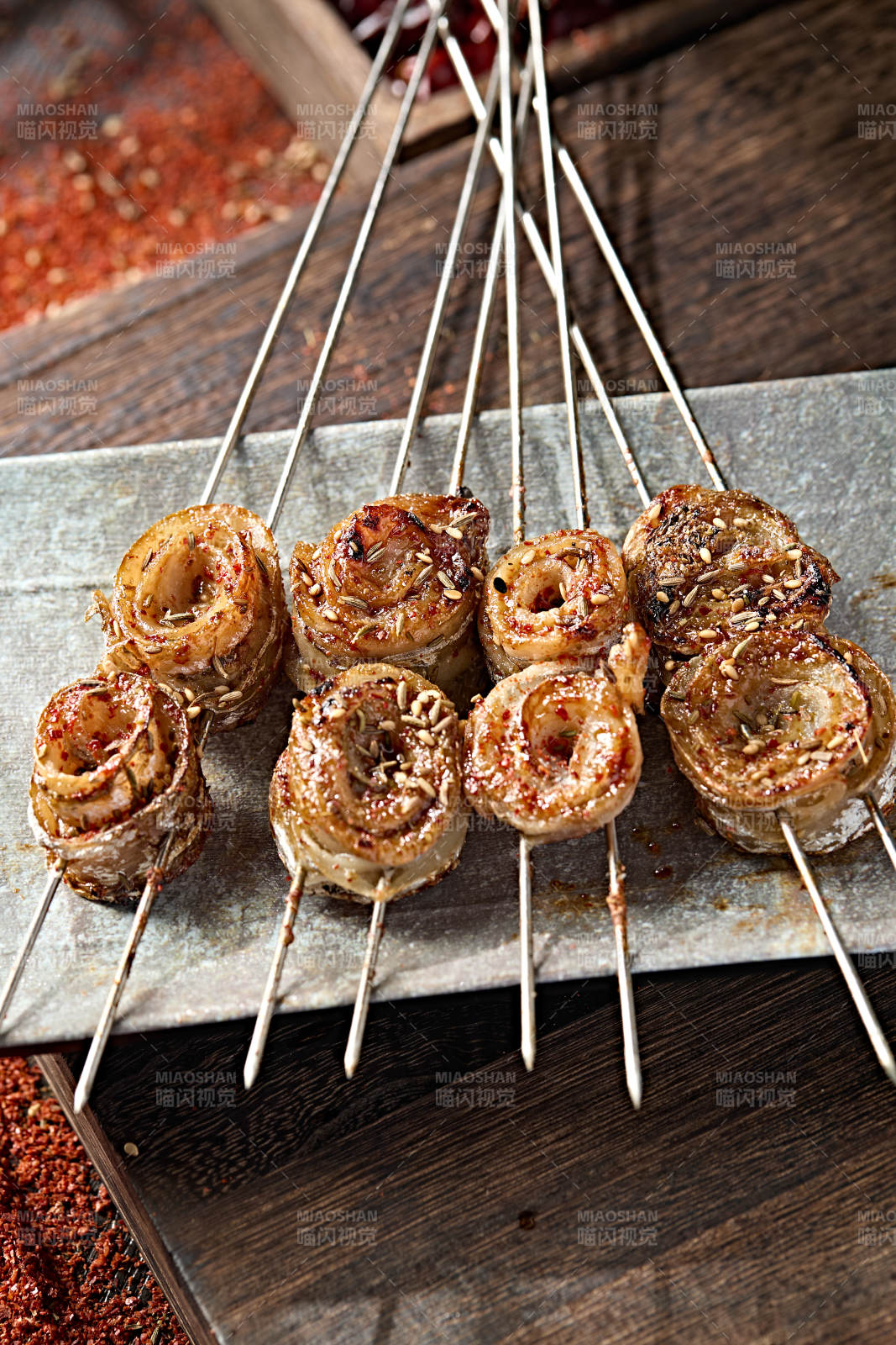 风味烧烤炭烤带鱼肉卷图片