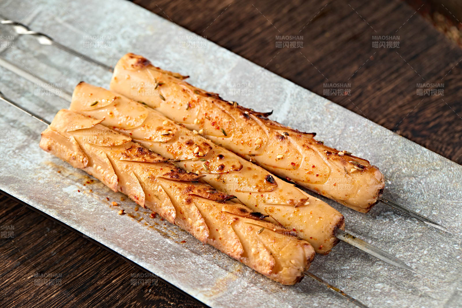 美味炭烤风味火腿肠图片