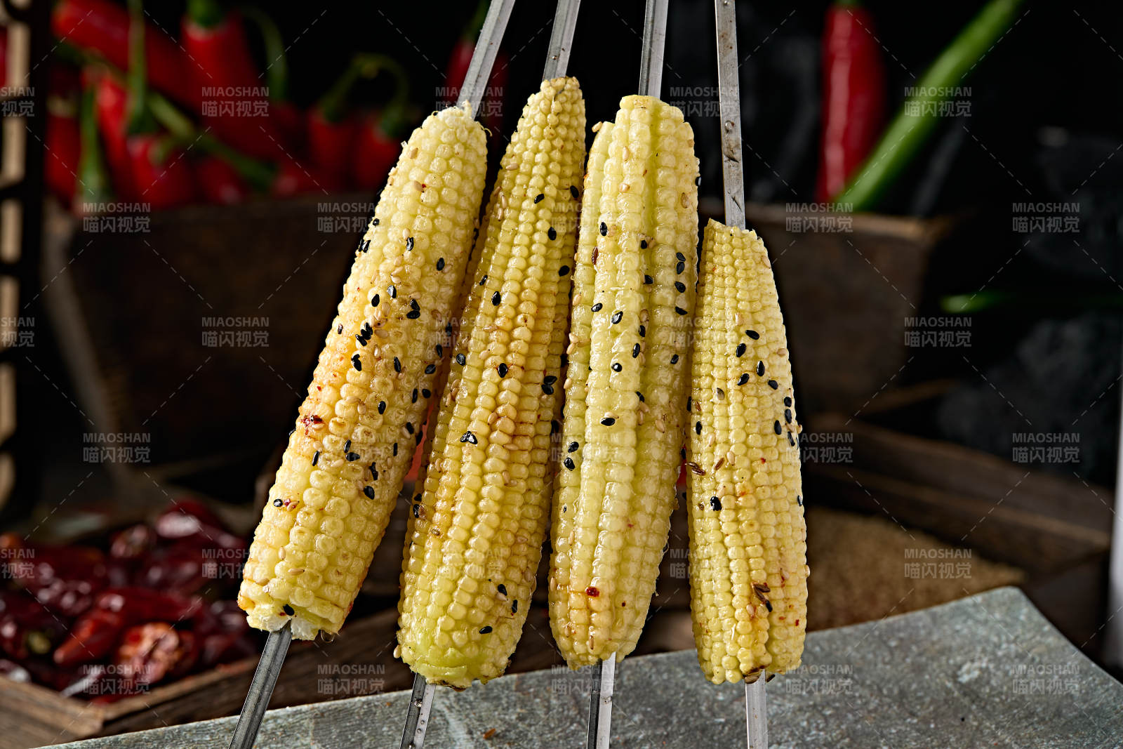 风味炭烤嫩玉米串图片