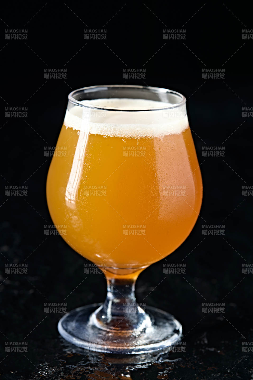 自制醇香冰镇精酿啤酒图片
