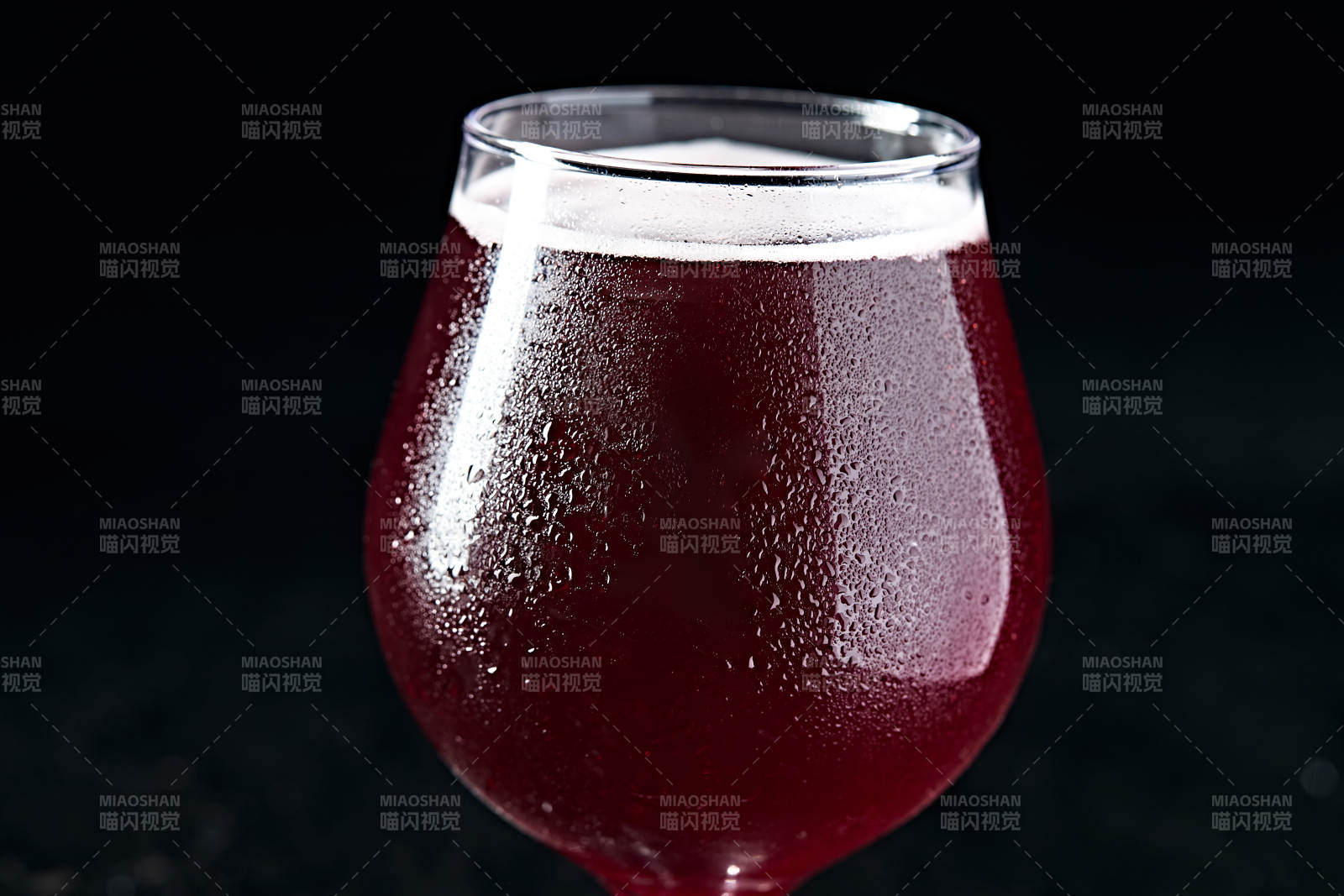 自制醇香冰镇精酿啤酒图片