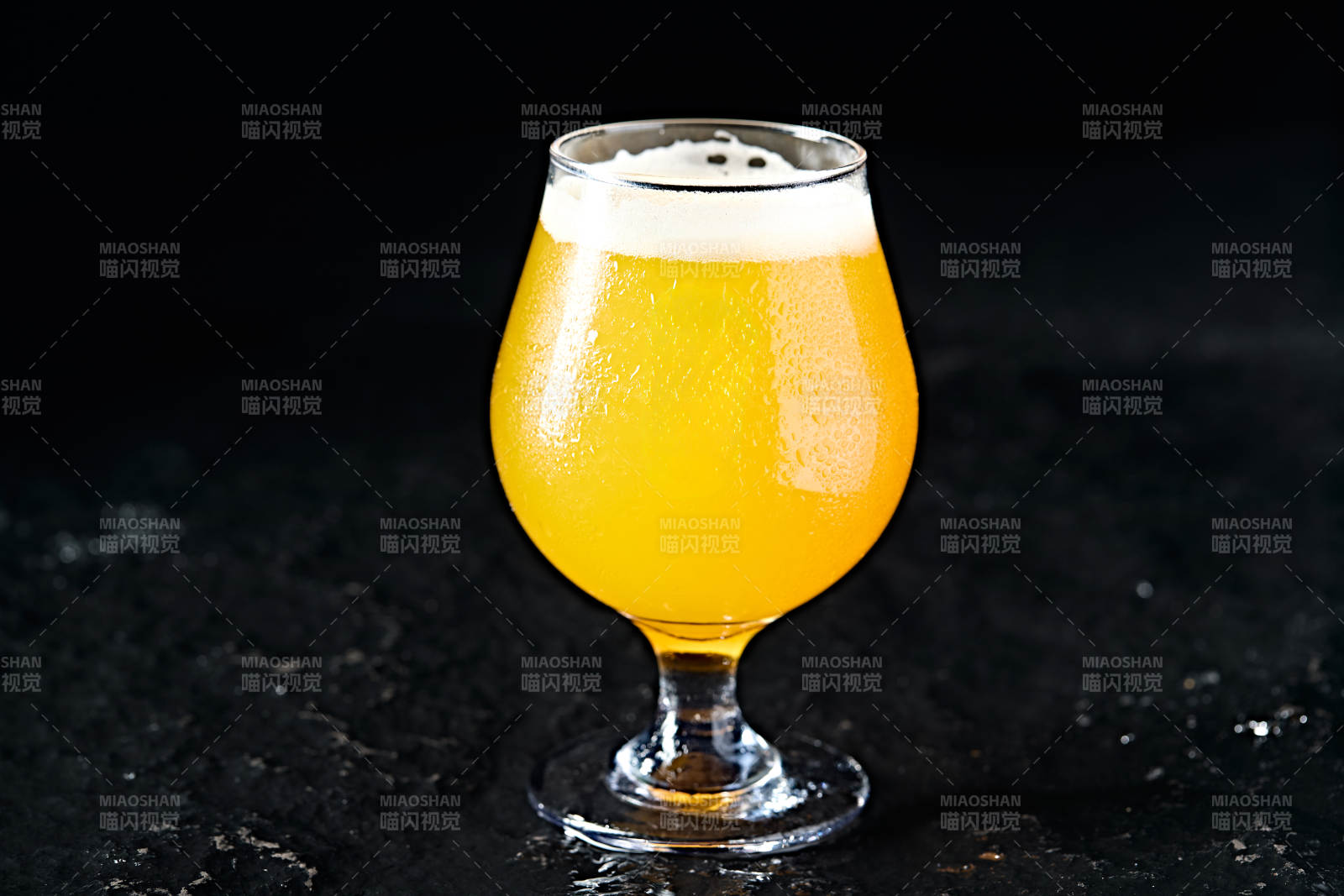 自制醇香冰镇精酿啤酒图片