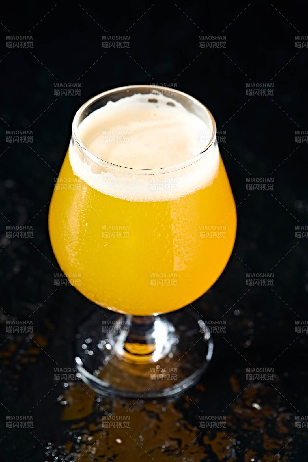 自制醇香冰镇精酿啤酒图片