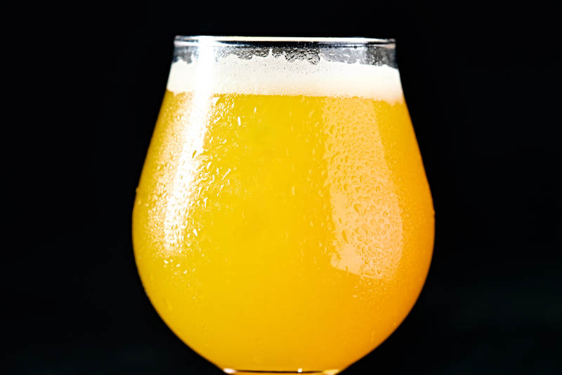 自制醇香冰镇精酿啤酒图片