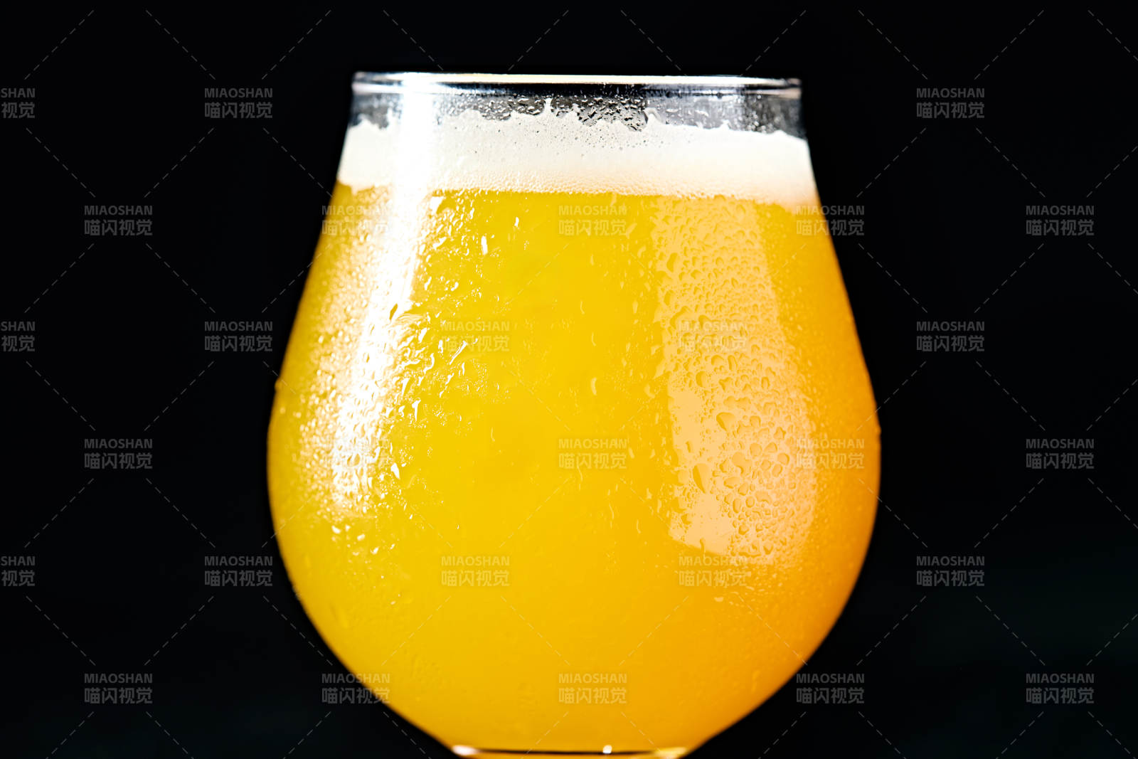 自制醇香冰镇精酿啤酒图片