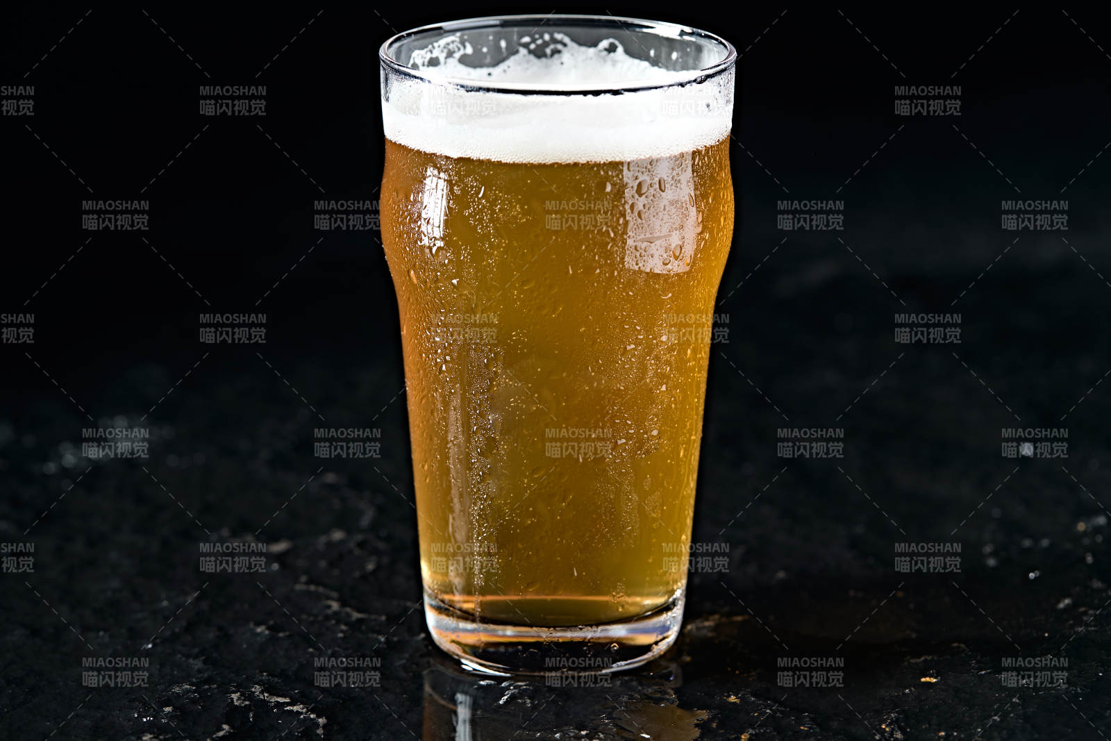 自制醇香冰镇精酿啤酒图片