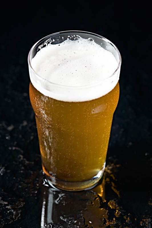 自制醇香冰镇精酿啤酒图片