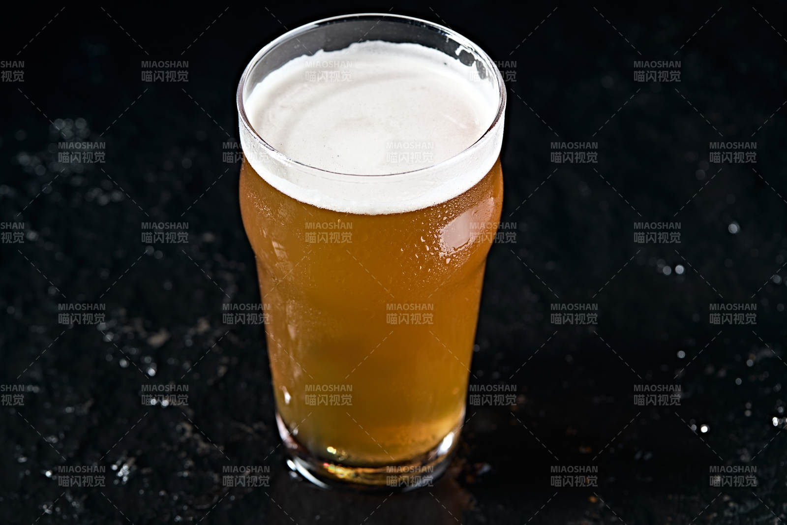 自制醇香冰镇精酿啤酒图片