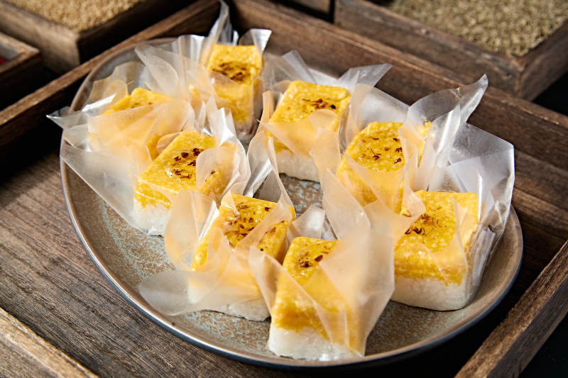 桂花酱双色小米糯米凉糕图片