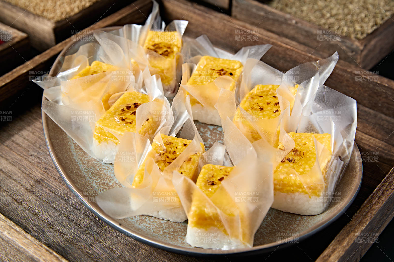 桂花酱双色小米糯米凉糕图片