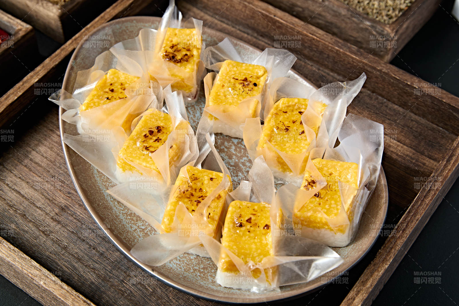 桂花酱双色小米糯米凉糕图片