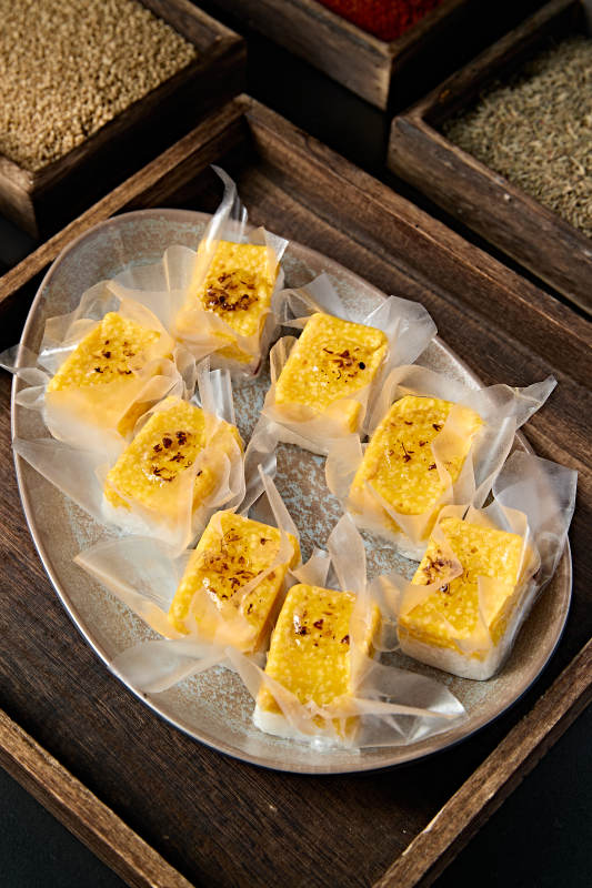 桂花酱双色小米糯米凉糕图片