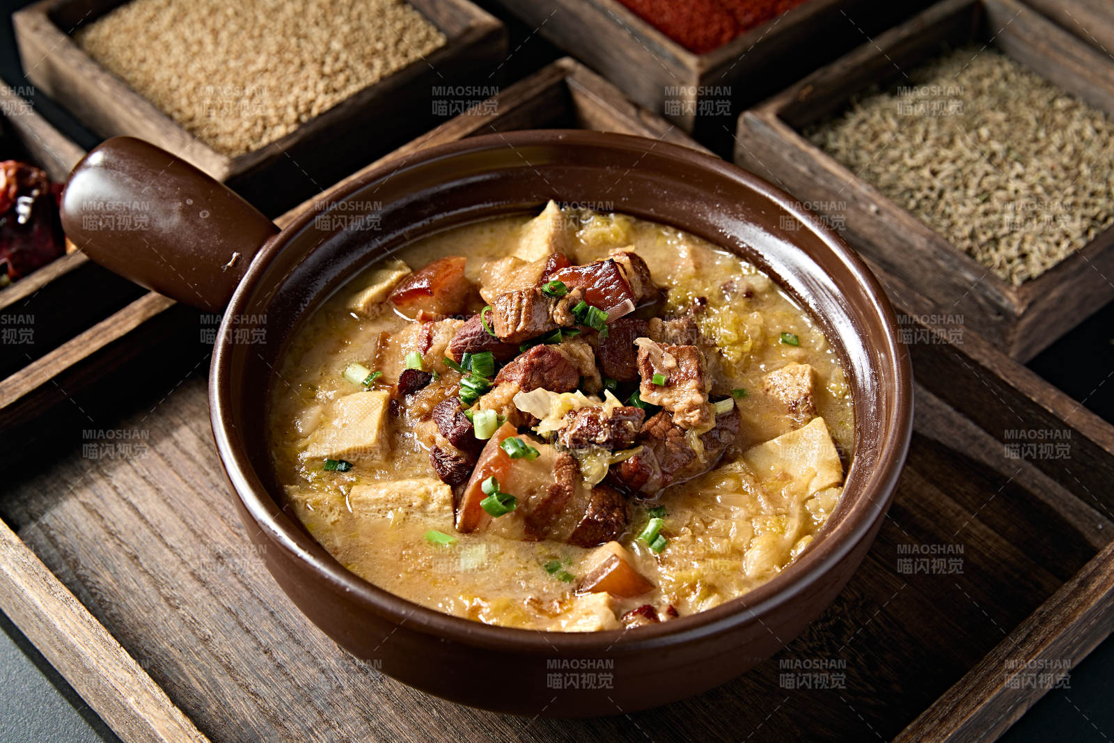 砂锅红烧肉酸菜炖豆腐图片