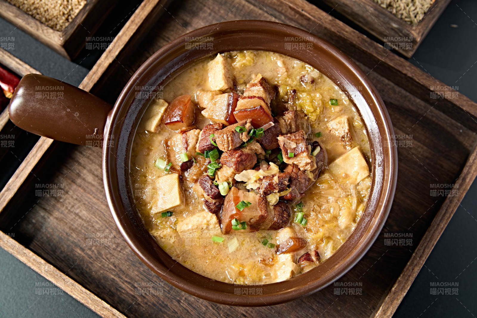 砂锅红烧肉酸菜炖豆腐图片