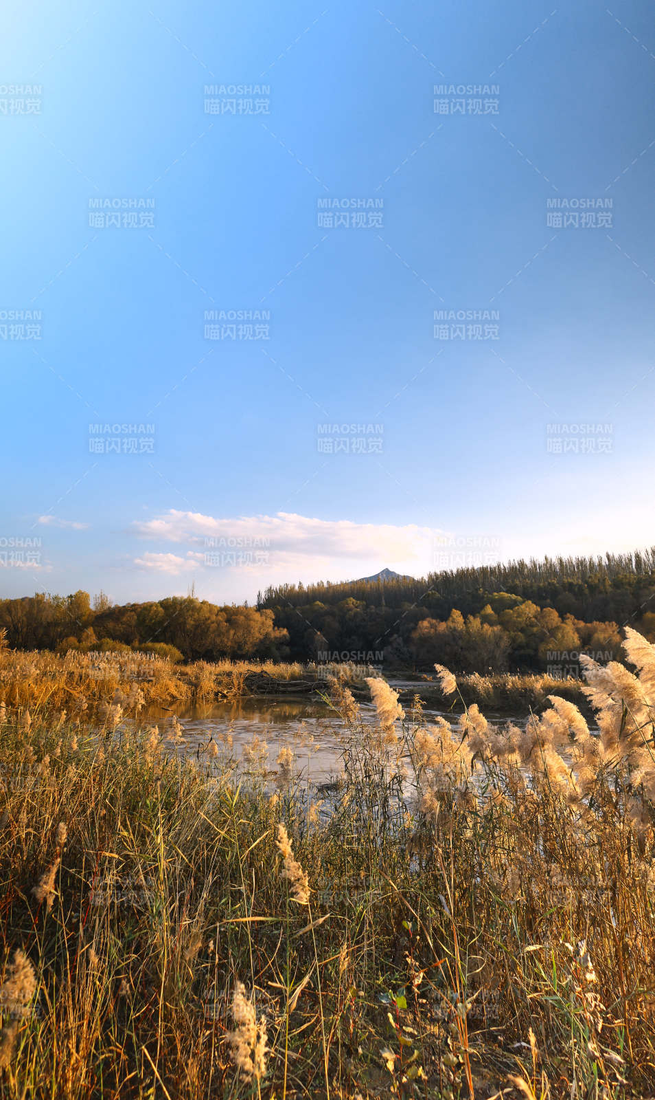 河北省张家口宣化黑山底水库秋景图片
