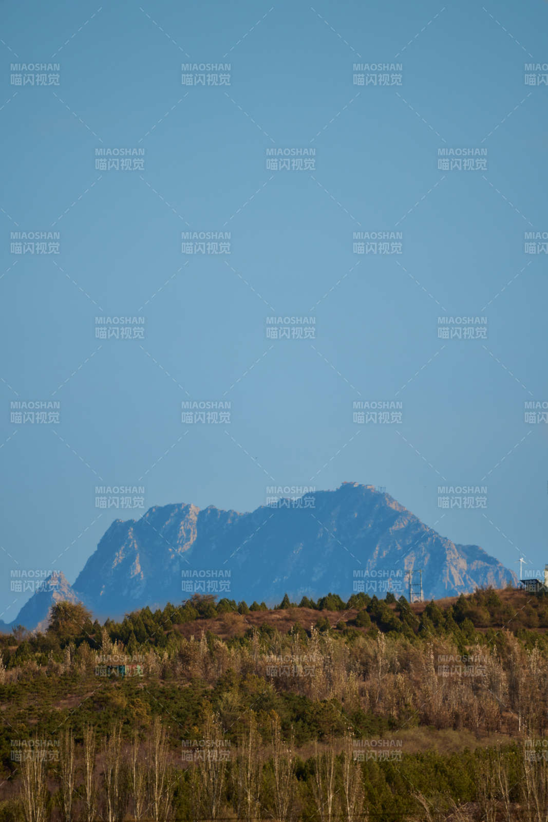 中国河北省怀来县鸡鸣山远景图片