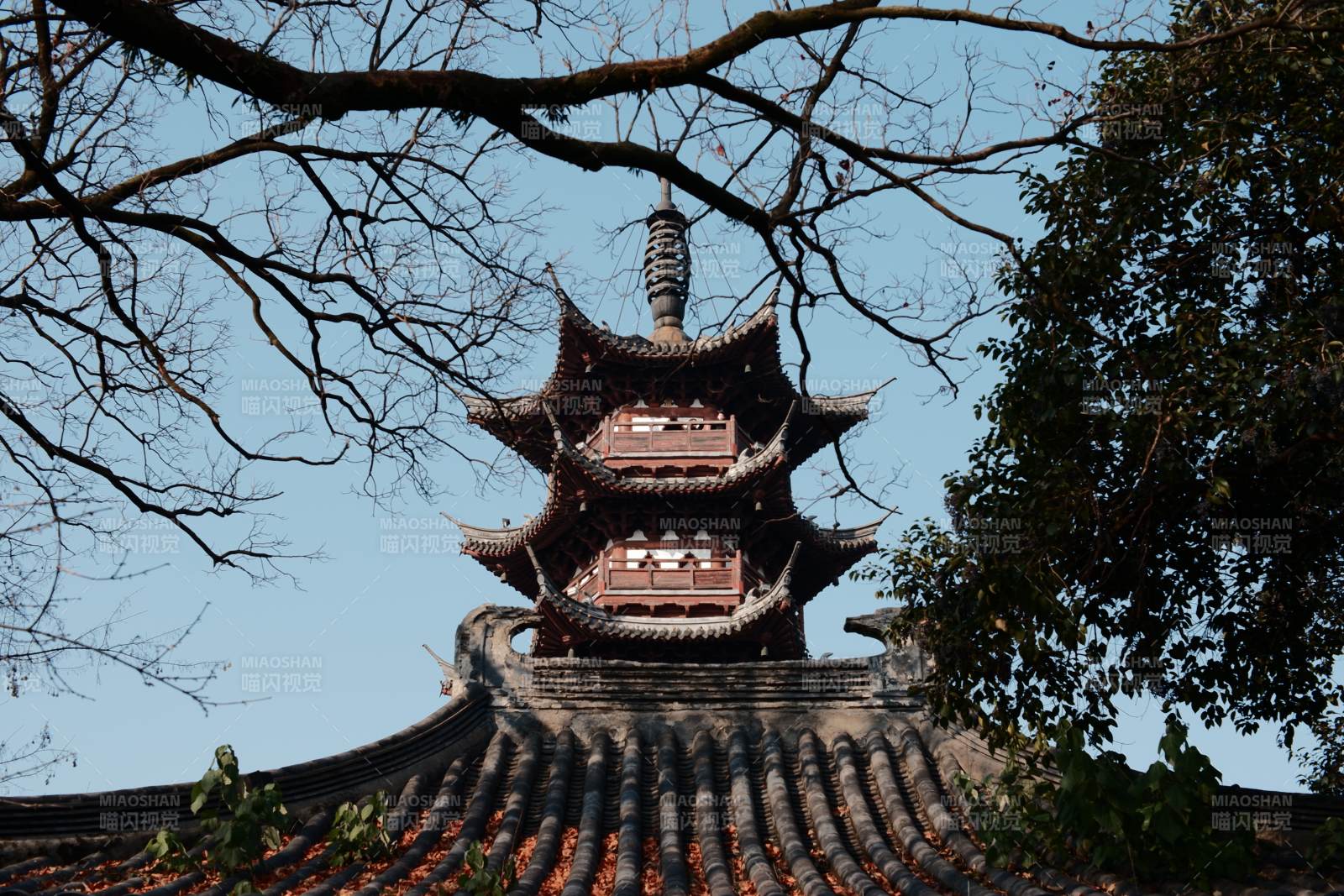 古塔映蓝天（绍兴塔山）图片