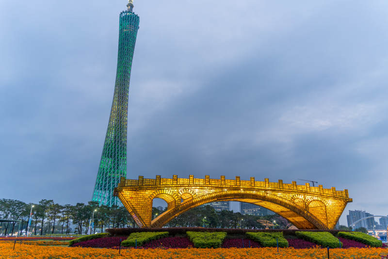 广州海心沙公园与广州塔广州塔夜景璀璨图片