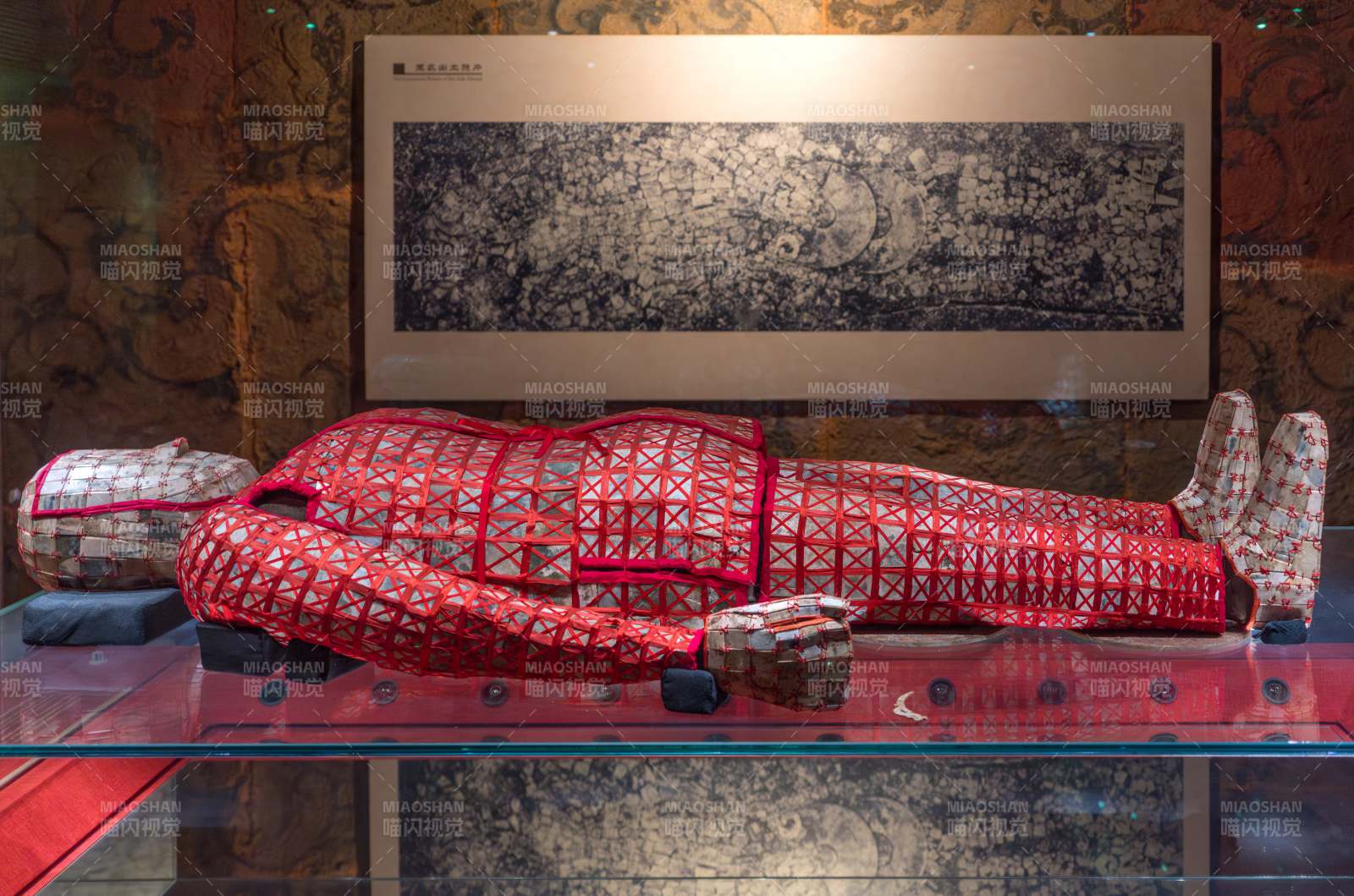 中国广东广州西汉南越王博物馆丝缕玉衣图片