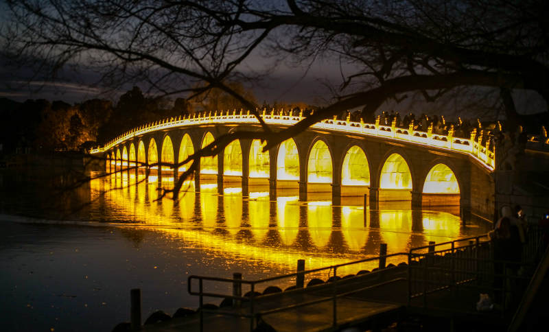 颐和园十七孔桥夜桥光影图片