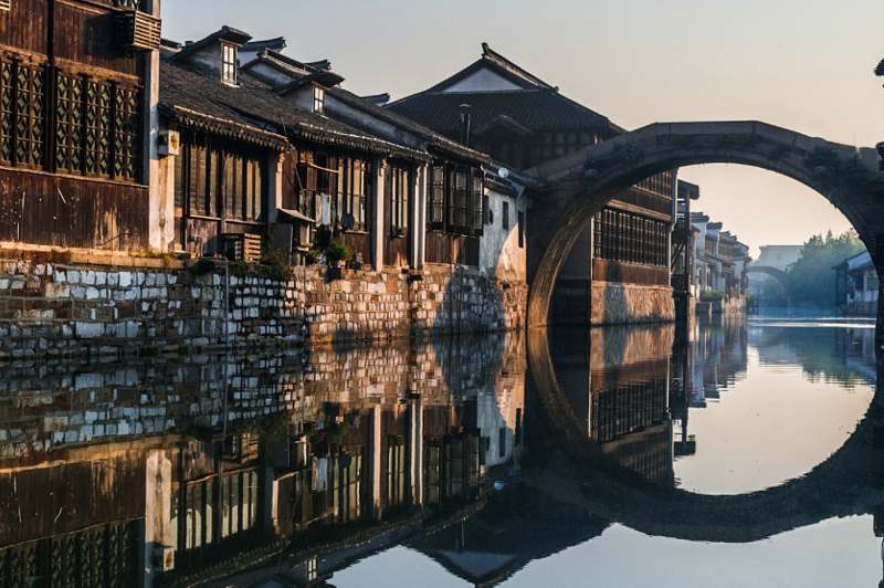 水乡古桥倒影图片