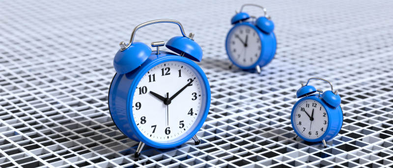 蓝色闹钟排列图图片