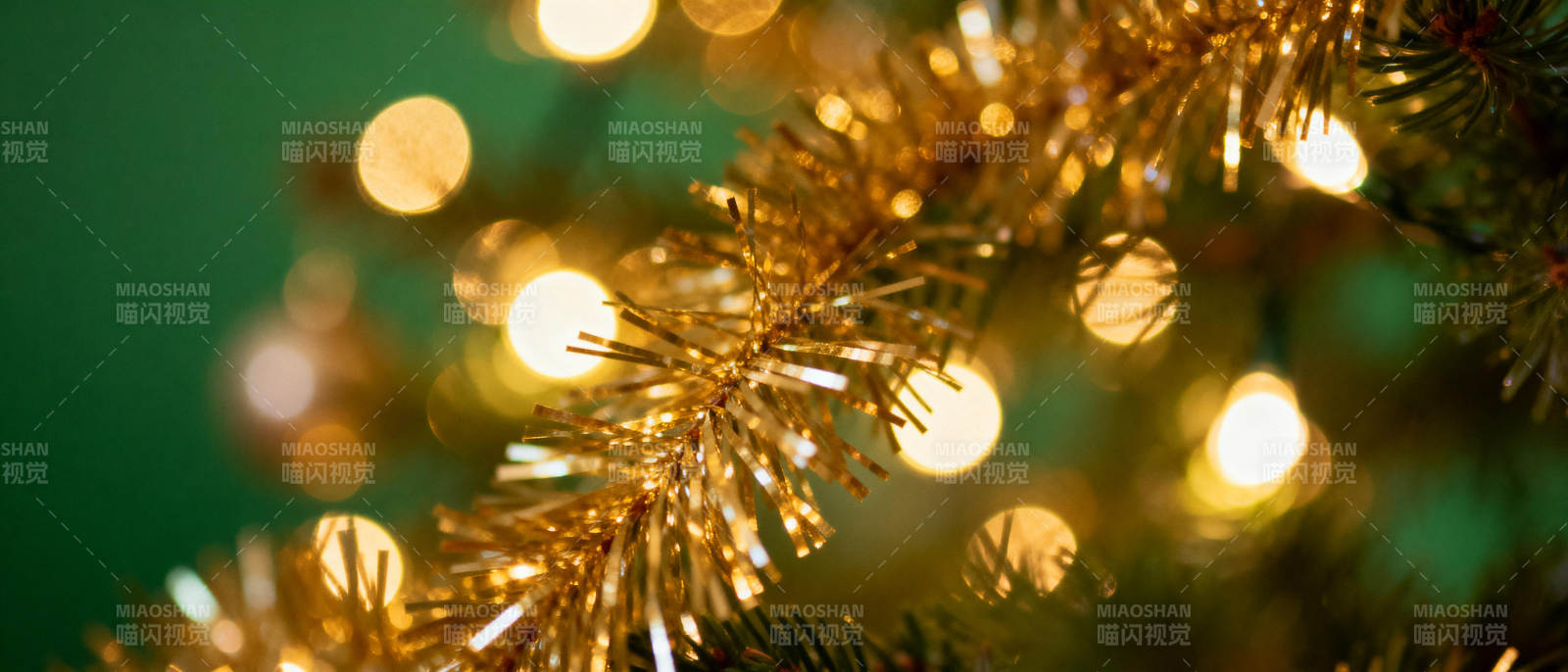金色圣诞树光影图片