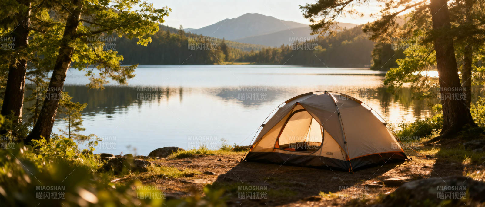 湖畔露营 静谧山景图片