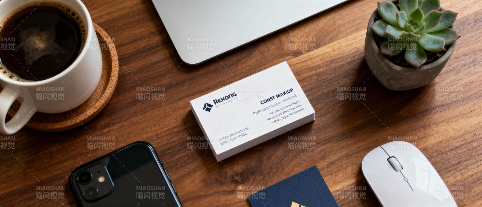 办公桌面一角图片