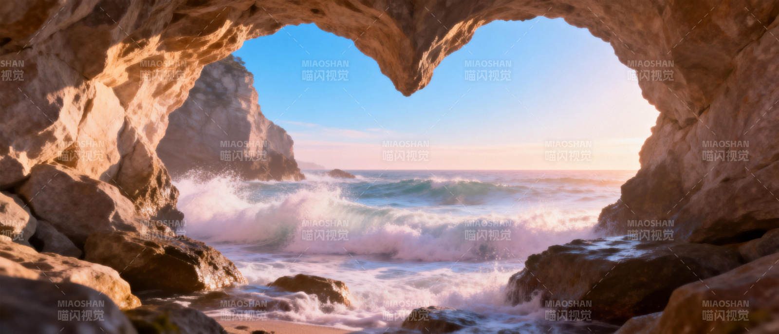 心形洞穴海景图片