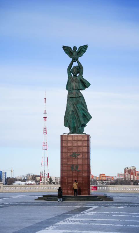 黑河母亲雕像图片