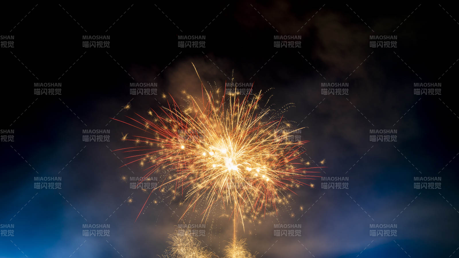 璀璨烟花绽放夜空图片